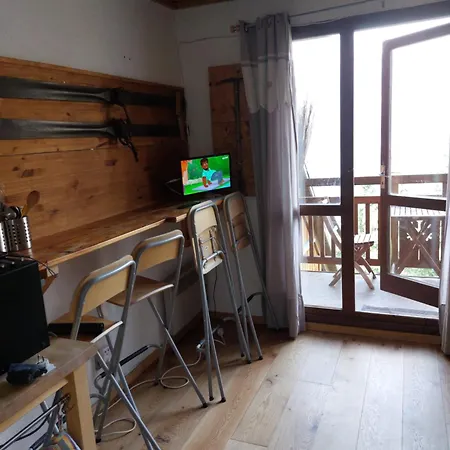 Studio Ski Apartment アパート レ・デュー・アルプ
